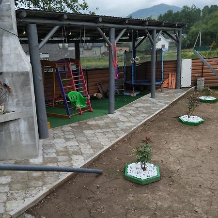 У Ондраша Apartamento Yasinya Exterior foto